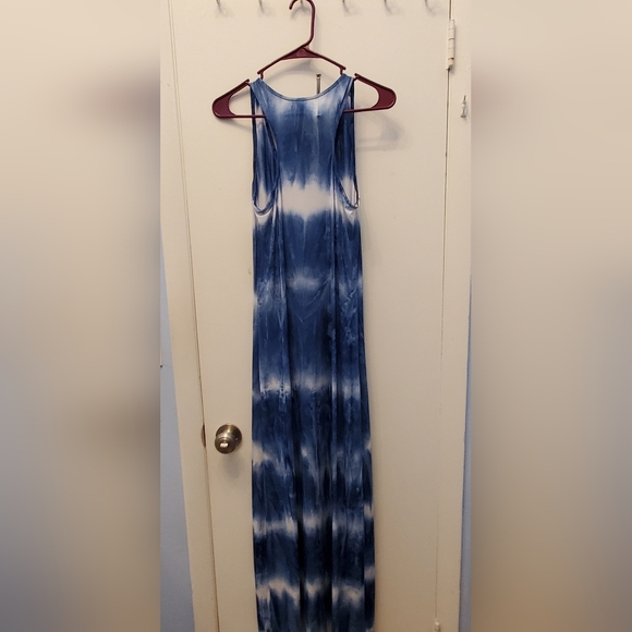 Maxi - Picture 2 of 3